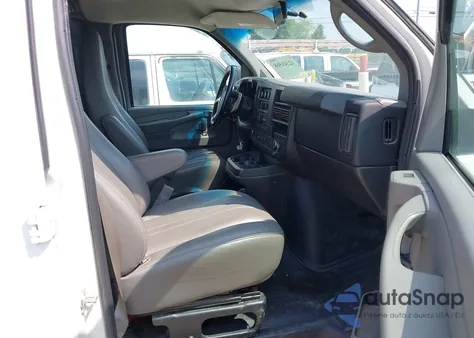 2015 Chevrolet Express 2500 Work Van z USA, uszkodzony, nr VIN 1GCWGFCF4F1175265